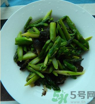 蘆筍和洋蔥能一起吃嗎？蘆筍和洋蔥怎么炒好吃？
