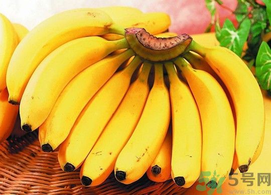 香蕉中間發(fā)黑可以吃嗎？香蕉中間發(fā)黑吃了會怎么樣？