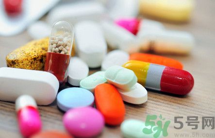 吃了感冒藥還可以喝咖啡嗎？感冒片和咖啡一起吃有什么影響？