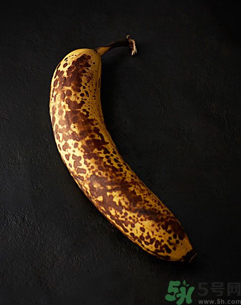 香蕉皮有黑點還能吃嗎？香蕉怎么保存不變黑？