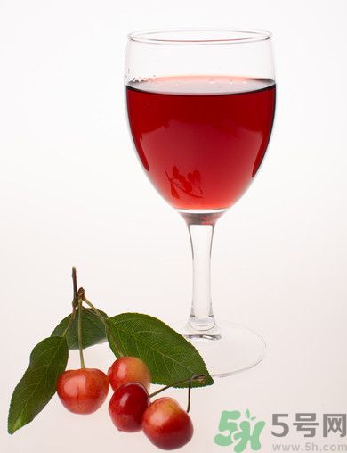 櫻桃泡酒能治療痛風嗎？櫻桃泡酒能喝嗎？