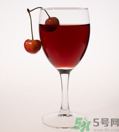 櫻桃泡酒能治療痛風嗎？櫻桃泡酒能喝嗎？
