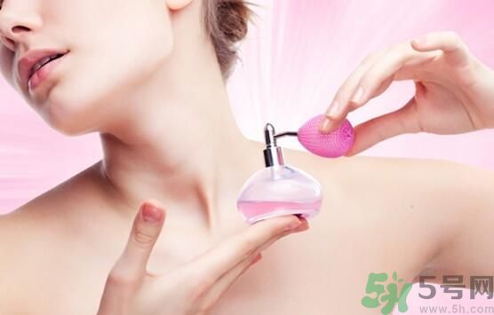 香水會(huì)導(dǎo)致不孕嗎？使用香水要注意什么？