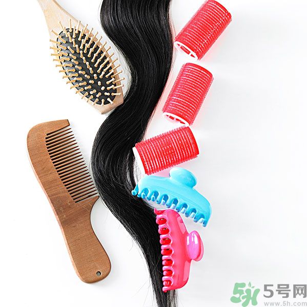長卷發(fā)應(yīng)該用什么梳子梳頭發(fā)？卷發(fā)用什么梳子最好？