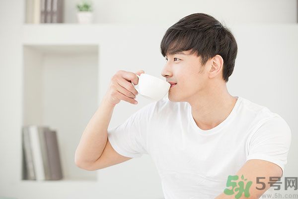 左撇子真的更聰明嗎？左撇子的優(yōu)勢與劣勢