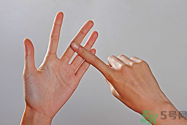 左撇子真的更聰明嗎？左撇子的優(yōu)勢與劣勢