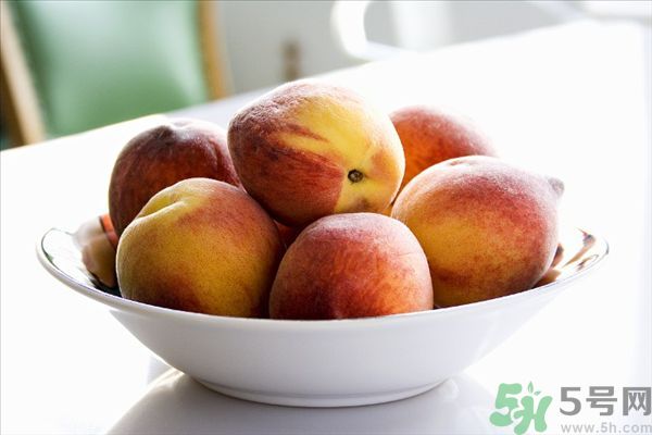 桃子上有紅點(diǎn)能吃嗎？桃子上有黑點(diǎn)可以吃嗎？