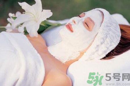 皮膚出油吃什么好？皮膚出油應(yīng)該吃什么？