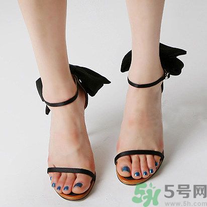 腳心長水泡是怎么回事？腳心長水泡怎么辦？