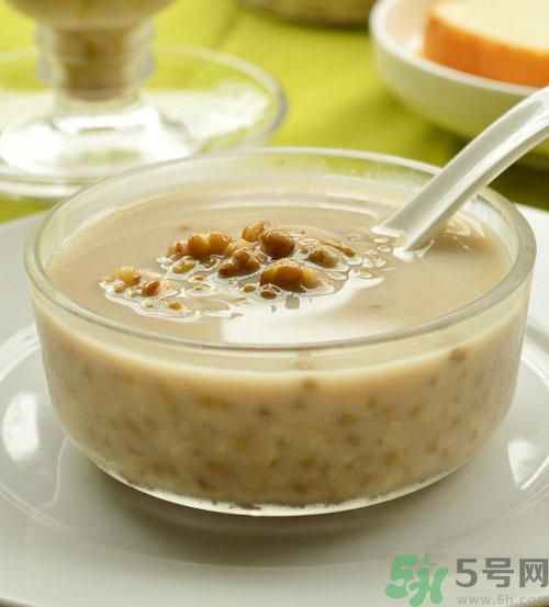 孩子發(fā)燒能吃冰淇淋嗎？感冒發(fā)燒可以吃雪糕嗎？