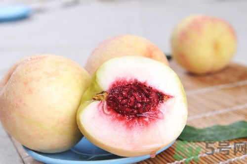 桃子吃多了容易便秘嗎？桃子吃多了會(huì)肚子疼嗎？