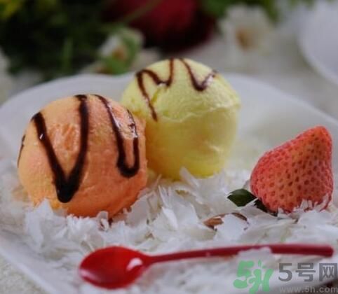 吃冰淇淋會(huì)上火嗎？吃冰淇淋長(zhǎng)痘是怎么回事？