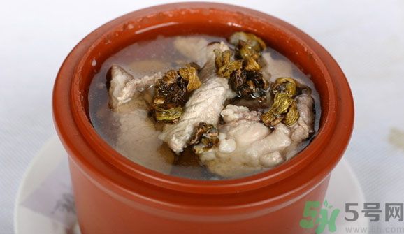 石斛和泥鰍能同吃嗎？石斛和泥鰍能一起吃嗎？