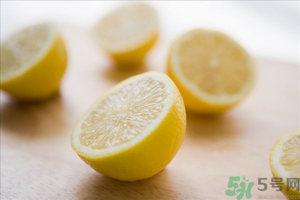 檸檬汁蛋清面粉做面膜能祛斑嗎？檸檬汁蛋清面粉能做面膜嗎？