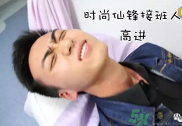 大一男生哭著打電話給媽媽是怎么回事？