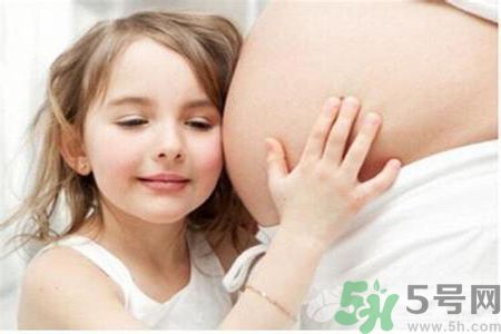9歲女孩擬二胎合同維權(quán)是怎么回事？父母生二胎要怎樣和孩子溝通？