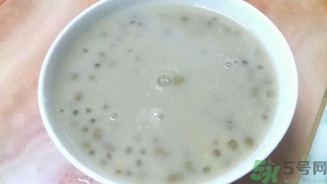 紅色的綠豆湯能喝嗎？綠豆湯變紅還能喝嗎？