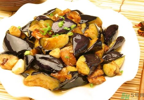 如何炒茄子不變色呢？怎么炒茄子才能不變色？