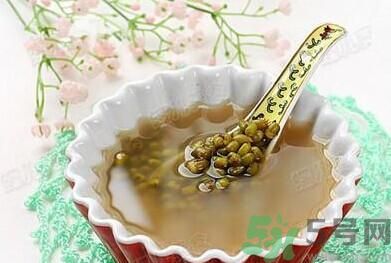 菊花晶能喝綠豆湯一起喝嗎？菊花晶和綠豆湯可以一起喝嗎？