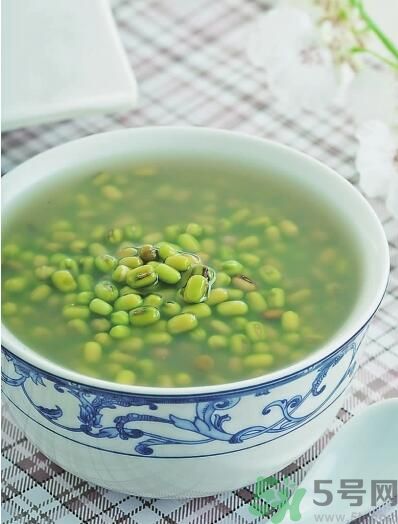 菊花晶能喝綠豆湯一起喝嗎？菊花晶和綠豆湯可以一起喝嗎？