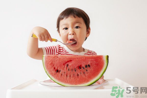 西瓜放冰箱可以放幾天？西瓜放冰箱隔夜能吃嗎？