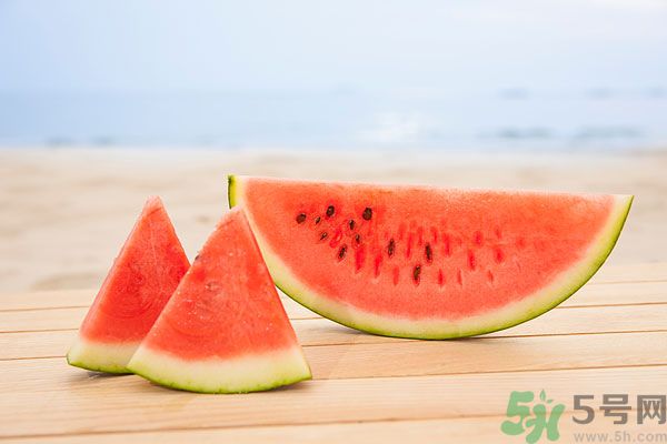 衣服上的西瓜汁怎么洗掉？怎么洗掉西瓜汁？