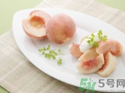 吃桃子臉上癢是怎么回事？吃桃子臉上癢怎么辦？