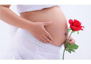陜西最美媽媽是誰？陜西最美媽媽當(dāng)街哺乳被棄女嬰是怎么回事？