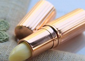 雅詩蘭黛柔潤(rùn)護(hù)唇膏怎么樣？雅詩蘭黛柔潤(rùn)護(hù)唇膏好用嗎？