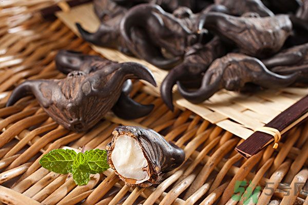 菱角汁染色怎么辦？菱角汁怎么洗掉？