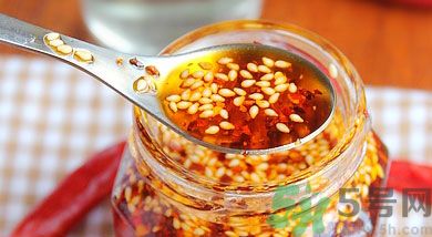 夏天辣椒油要放冰箱嗎？辣椒油可以放冰箱嗎？