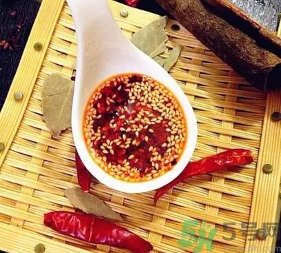夏天辣椒油要放冰箱嗎？辣椒油可以放冰箱嗎？