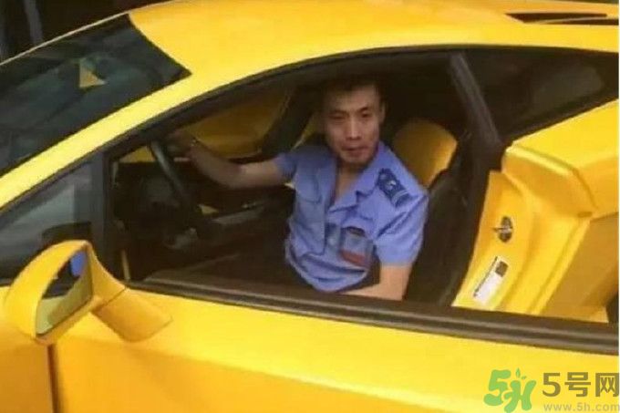 開蘭博基尼上下班的人是誰？開蘭博基尼上下班開的是哪輛公交車？