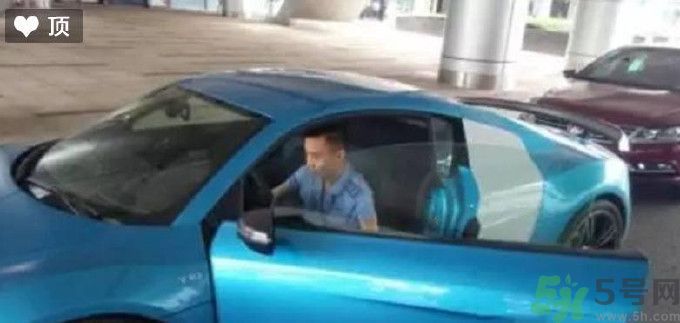 開蘭博基尼上下班的人是誰？開蘭博基尼上下班開的是哪輛公交車？