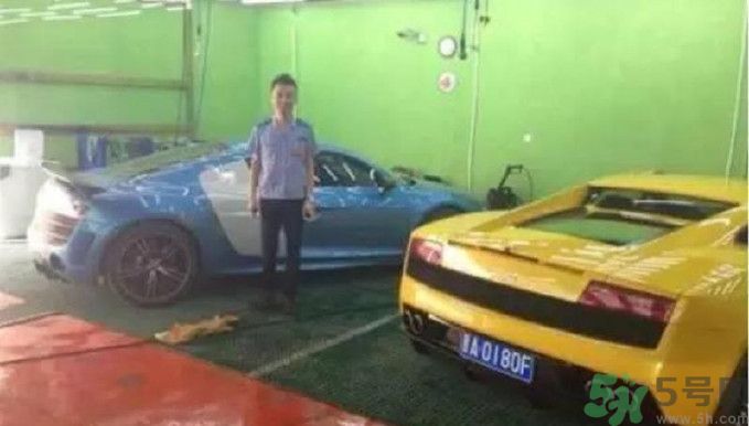 開蘭博基尼上下班的人是誰？開蘭博基尼上下班開的是哪輛公交車？