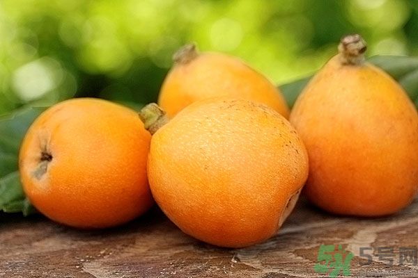 枇杷能跟百合一起煮嗎？ 枇杷能和銀耳一起煮嗎？