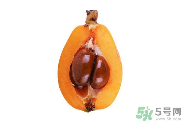 枇杷能跟百合一起煮嗎？ 枇杷能和銀耳一起煮嗎？