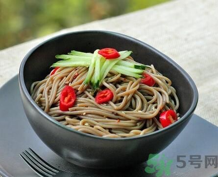 蕎麥怎么做成面條？蕎麥面條怎么做好吃？