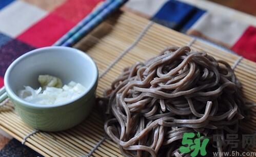 蕎麥?zhǔn)前l(fā)物嗎？蕎麥?zhǔn)遣皇前l(fā)物？