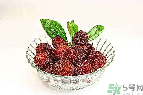 吃楊梅時可以喝茶嗎？吃楊梅時喝茶有什么壞處？