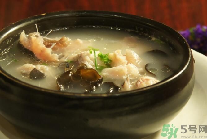 夏天吃魚(yú)會(huì)上火嗎？夏天上火能吃魚(yú)嗎？