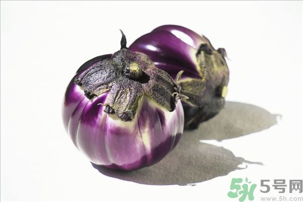 茄子里面有黑點能吃嗎？茄子里面黑了能吃嗎？