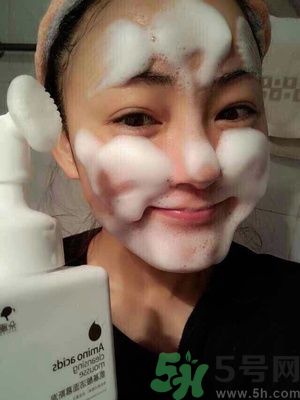 優(yōu)美成分零負(fù)擔(dān)清透水感凝霜適合什么年齡？?jī)?yōu)美成分零負(fù)擔(dān)清透水感凝霜怎么樣？