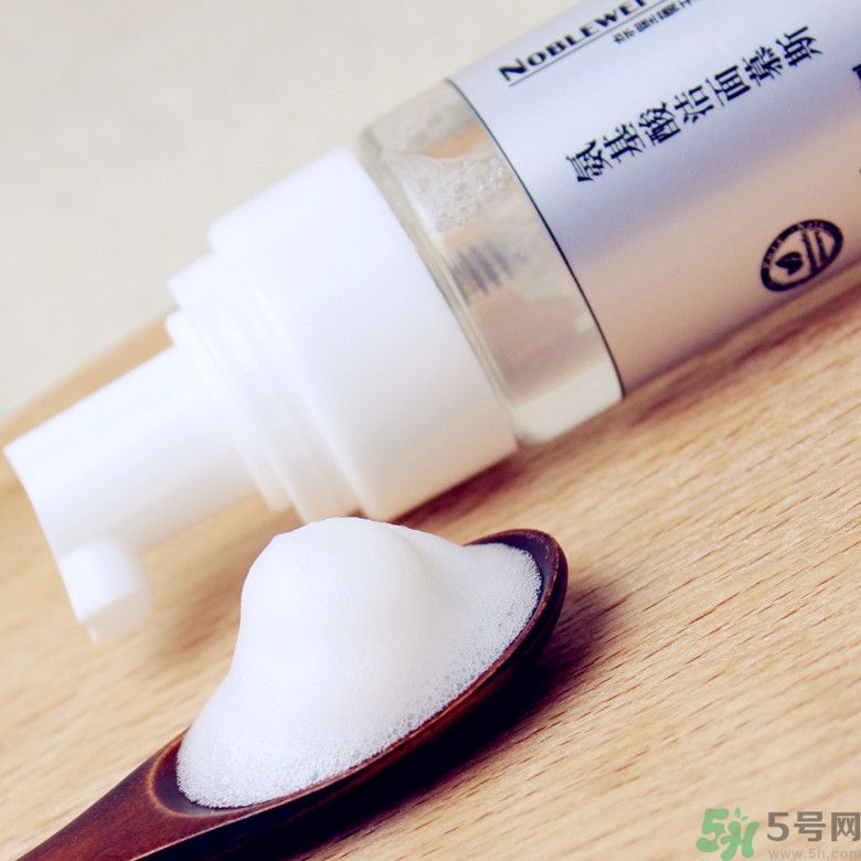 優(yōu)美成分零負(fù)擔(dān)清透水感凝霜適合什么年齡？?jī)?yōu)美成分零負(fù)擔(dān)清透水感凝霜怎么樣？