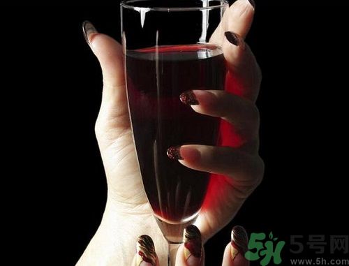 備孕期間女性能喝酒嗎？備孕的女性可以喝酒嗎？