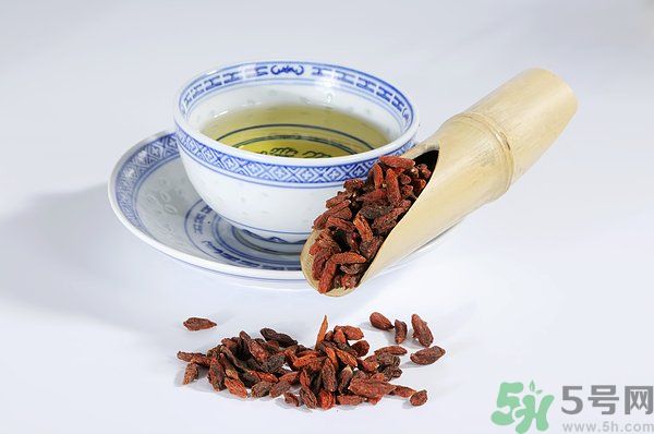 泡枸杞要用開水嗎？泡枸杞的水越熱越好嗎？