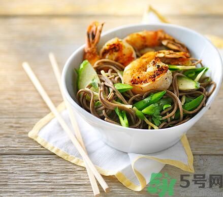 生菜可以和蝦一起吃嗎？生菜和蝦一起吃可以嗎？