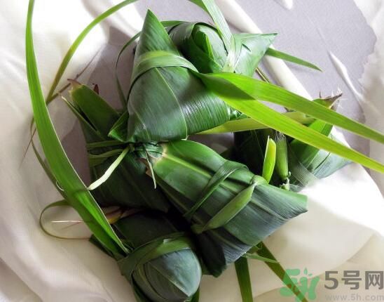 熟粽子泡在水里會(huì)壞嗎？熟粽子為什么要泡在水里？