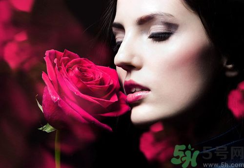 女性喝菖蒲酒有什么好處？女性喝菖蒲酒可以調(diào)經(jīng)嗎？