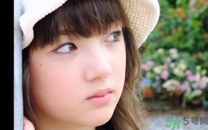 15歲變聲正常嗎？女生15歲才變聲正不正常？